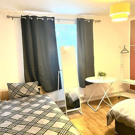 Large Room With Two Bed In Central ลอนดอน ภายนอก รูปภาพ
