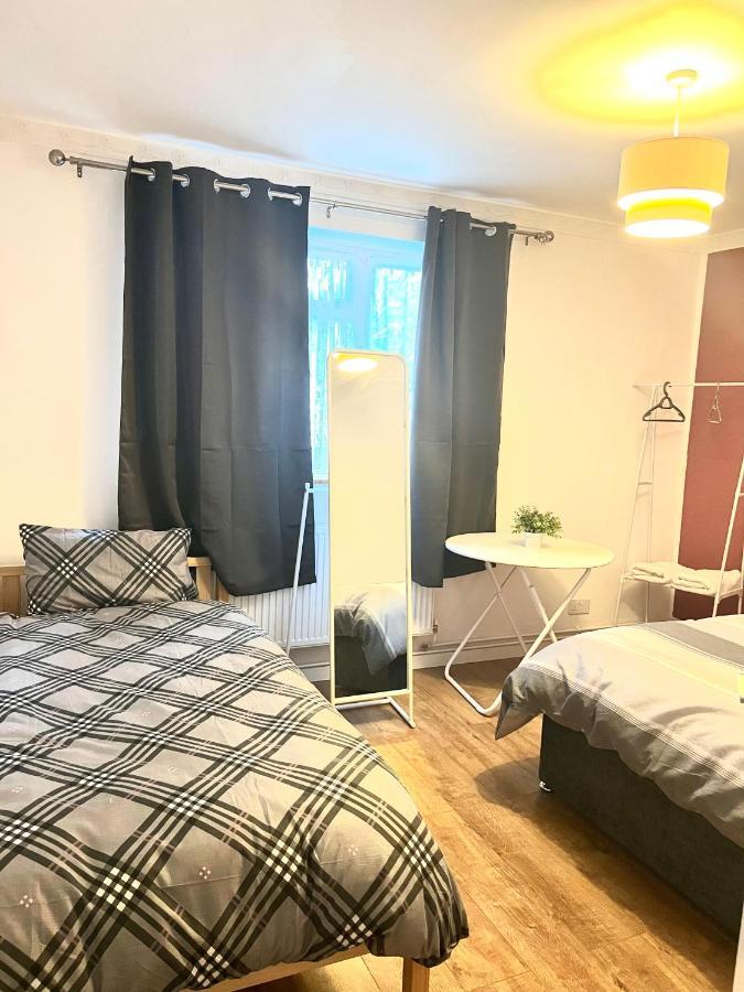 Large Room With Two Bed In Central ลอนดอน ภายนอก รูปภาพ